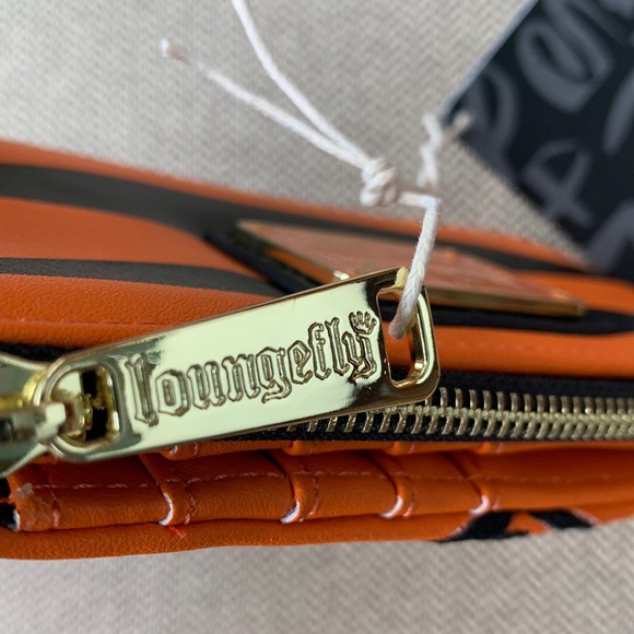 Loungefly Winnie the Pooh Tigger Cosplay Flap Wallet - Picture 5 of 16